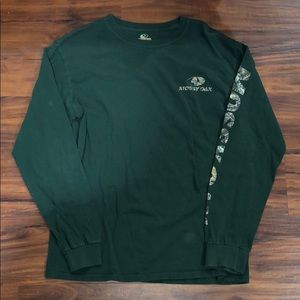 Green mossy oak long sleeve tee